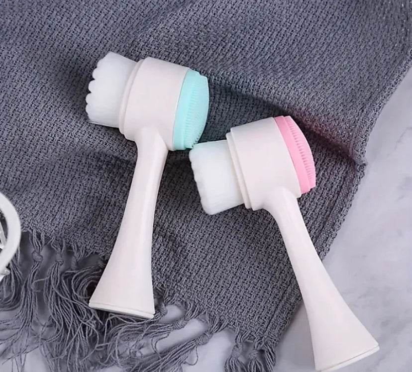 Dual-Sided Gentle Exfoliating Facial Brush