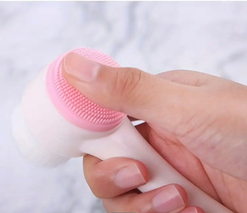 Dual-Sided Gentle Exfoliating Facial Brush